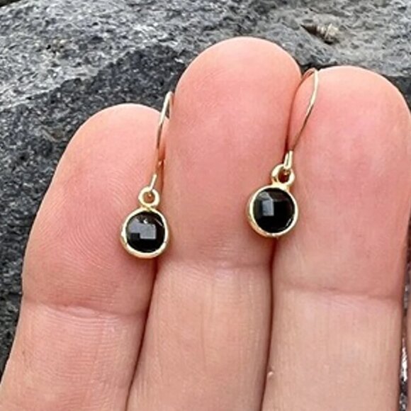 Sundance $78 NEW 3/4" BLACK ONYX 12kt Gold GF Leo Capricorn Birthstone Earrings - Picture 1 of 6
